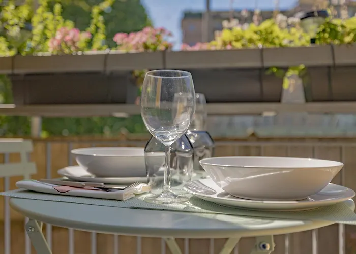 Apartment Comfy & Chic Near Universita Iulm & Famagosta-ideal For Work