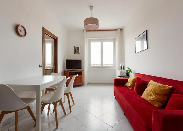 Lägenhet Guesthost - Piazzale Brescia- Cosy With Balcony