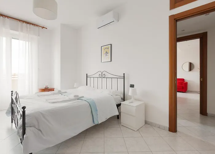 Lägenhet Guesthost - Piazzale Brescia- Cosy With Balcony