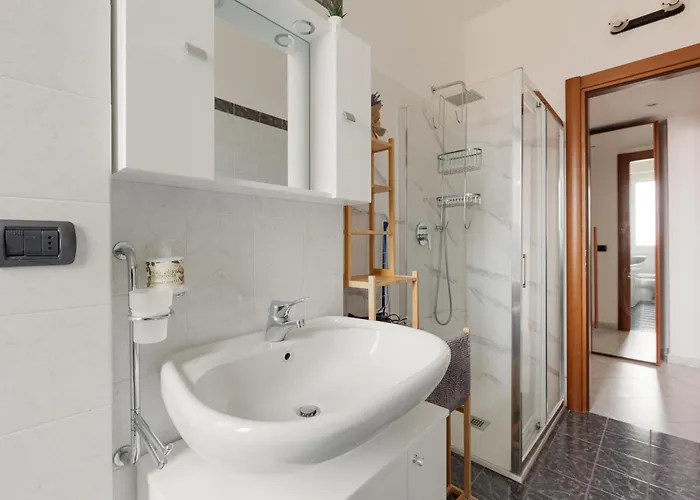 Lägenhet Guesthost - Piazzale Brescia- Cosy With Balcony Milano