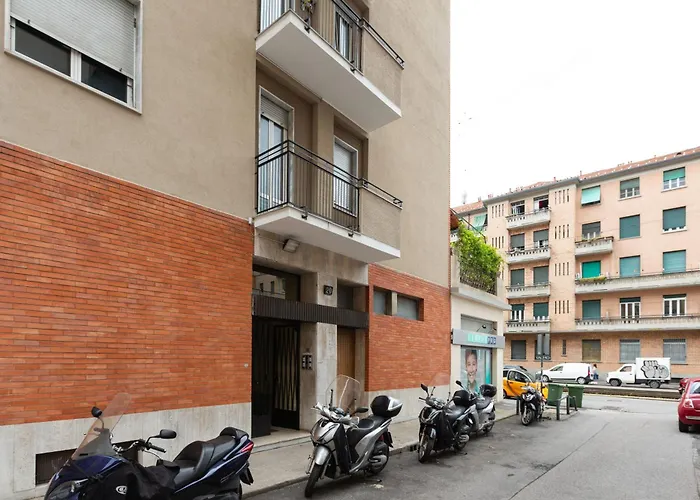 Guesthost - Piazzale Brescia- Cosy With Balcony 밀라노