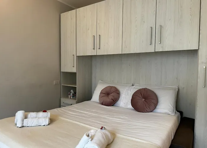 Regina In Sky Santa Giulia - Sky Tv, Wifi E Breakfast Box