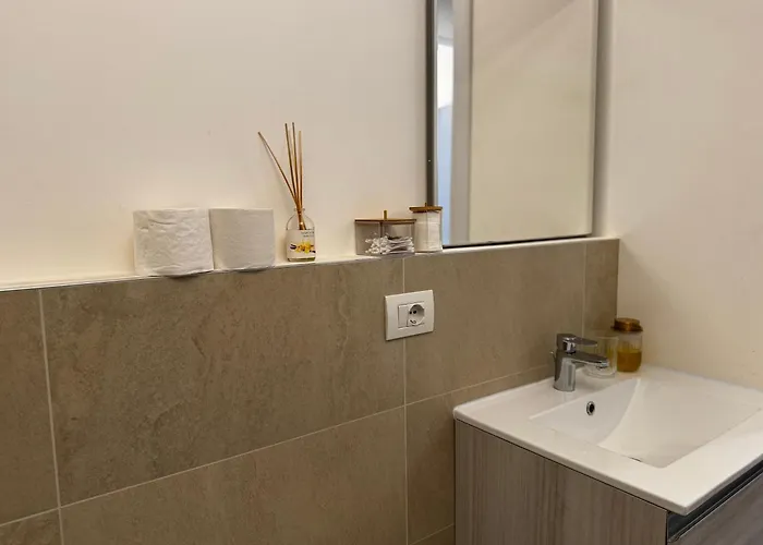 Regina In Sky Santa Giulia - Sky Tv, Wifi E Breakfast Box Lägenhet Milano