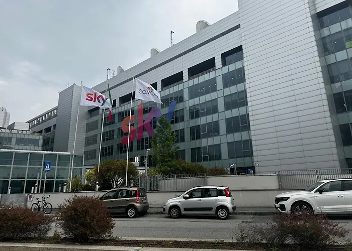Regina In Sky Santa Giulia - Sky Tv, Wifi E Breakfast Box Appartamento