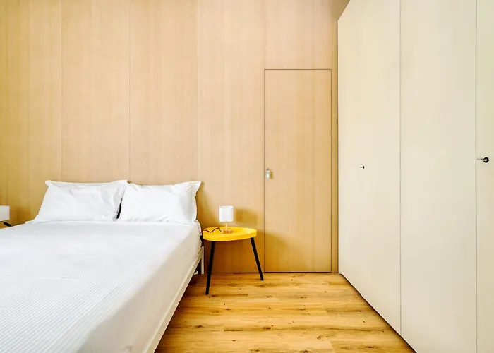 Joivy 1-bed With Balcony Near Subway *