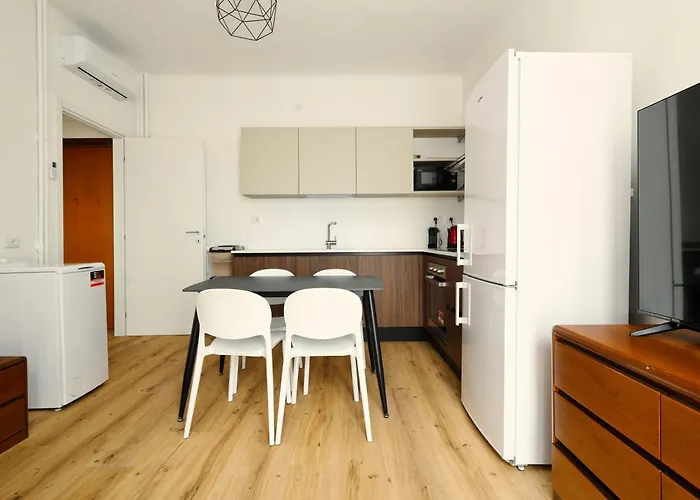 アパート Joivy 1-bed With Balcony Near Subway