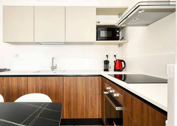 Joivy 1-bed With Balcony Near Subway