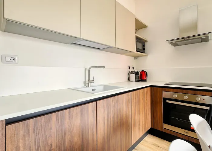 アパート Joivy 1-bed With Balcony Near Subway ミラノ