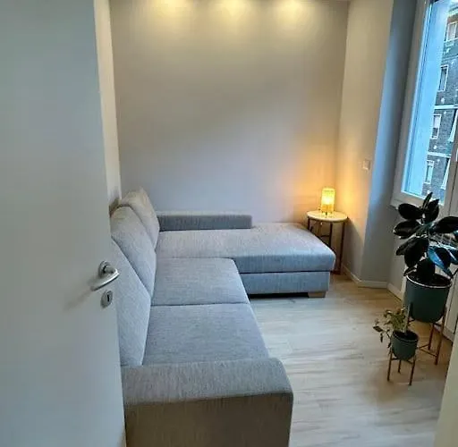 Lovely In Prada District Apartment Mailand