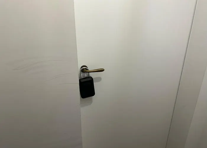 Repetti Design - 10 Min To Centre & Airport Apartment *