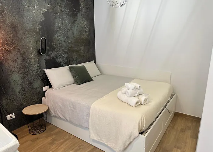 Repetti Design - 10 Min To Centre & Airport Apartment *