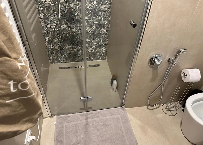 Repetti Design - 10 Min To Centre & Airport Apartment *