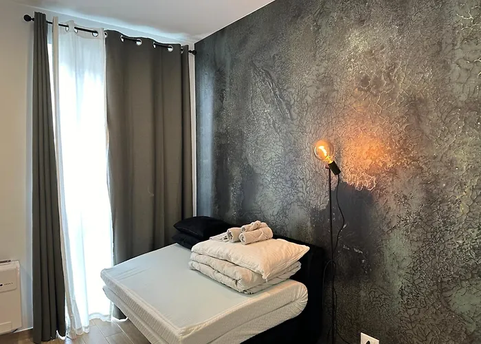 Repetti Design - 10 Min To Centre & Airport