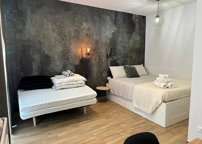 Repetti Design - 10 Min To Centre & Airport Apartment *