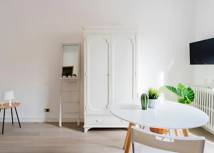 New! Charming & Pretty Flat In Center アパート ミラノ
