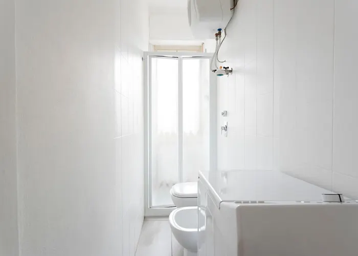 New! Charming & Pretty Flat In Center *