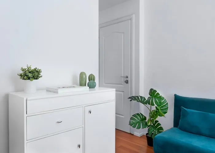 New! Lovely & Friendly In Center C