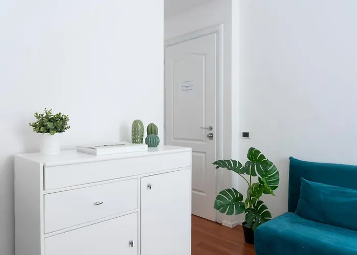 New! Lovely & Friendly In Center C