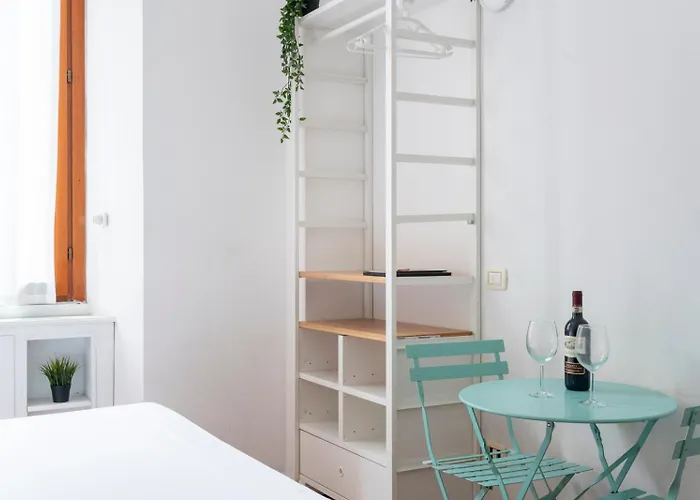 New! Lovely & Friendly In Center C * 米兰