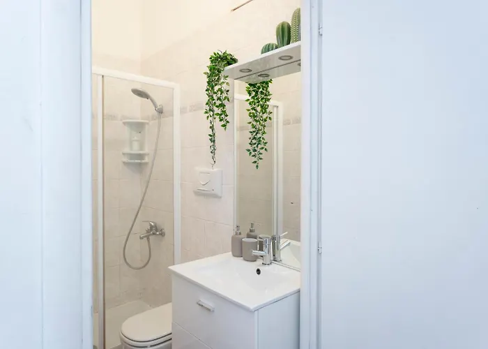 New! Lovely & Friendly In Center C * 米兰