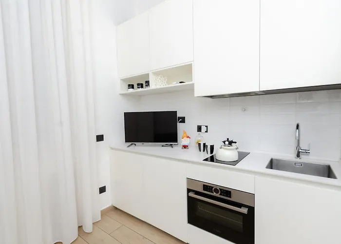 Small House Near The Station Apartment