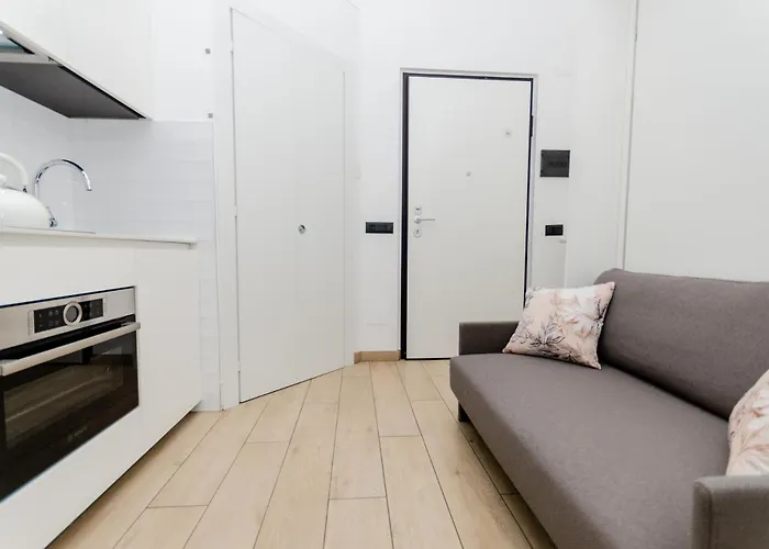 Small House Near The Station Apartment