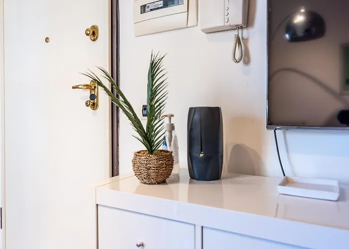 Apartment Daniele Flat - Free Wi-fi & M4 Metro *