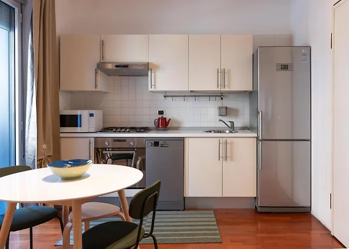 Daniele Flat - Free Wi-fi & M4 Metro Apartment