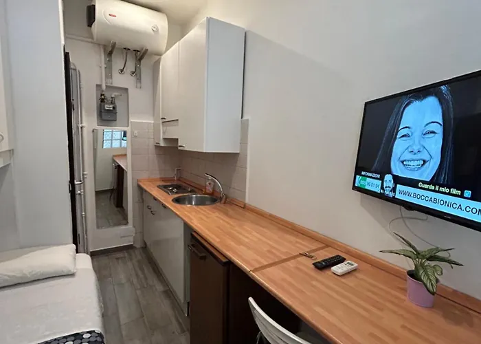 Apartmán In Zona Loreto Vicino Metro Mm1 E Mm2 - Lippino