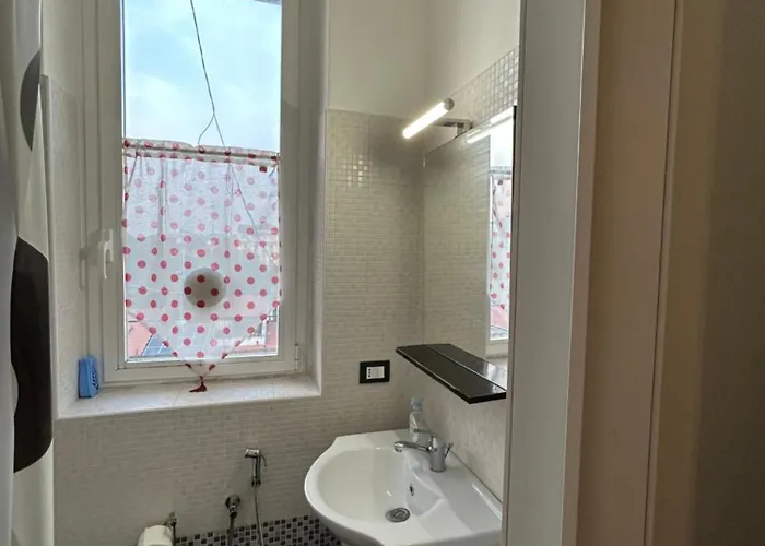 In Zona Loreto Vicino Metro Mm1 E Mm2 - Lippino