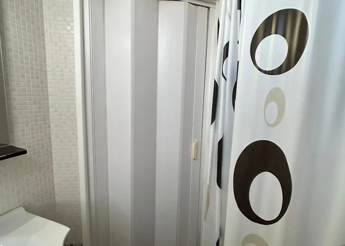 In Zona Loreto Vicino Metro Mm1 E Mm2 - Lippino *