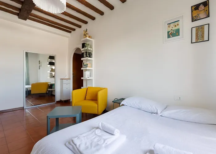 Guesthost - Savona District Comfy *