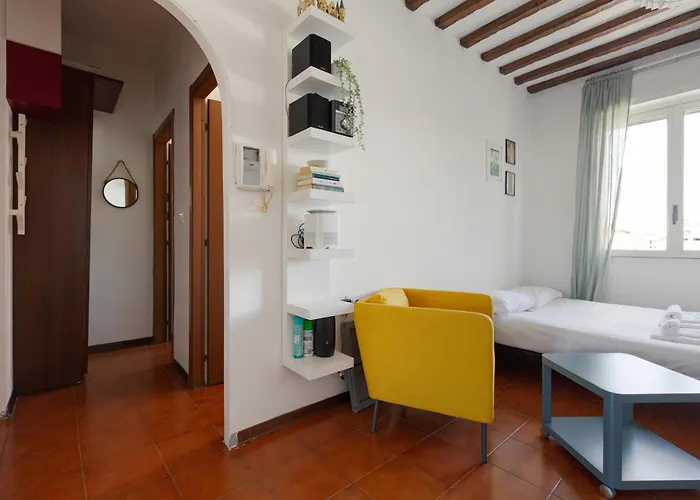 Guesthost - Savona District Comfy Apartman