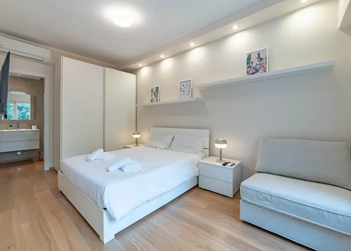 500 M From Corso Sempione, Close To Metro M5 米兰