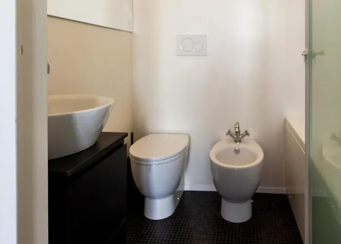 2 Bagni E - House Of Art Center Apartament Mediolan