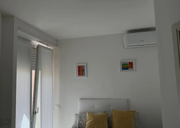 Апартаменты Four Bedroom In The Centre Of The Милан