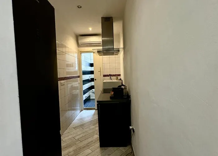 Апартаменты Four Bedroom In The Centre Of The