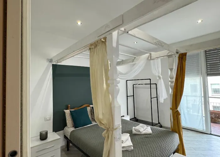 Апартаменты Four Bedroom In The Centre Of The *