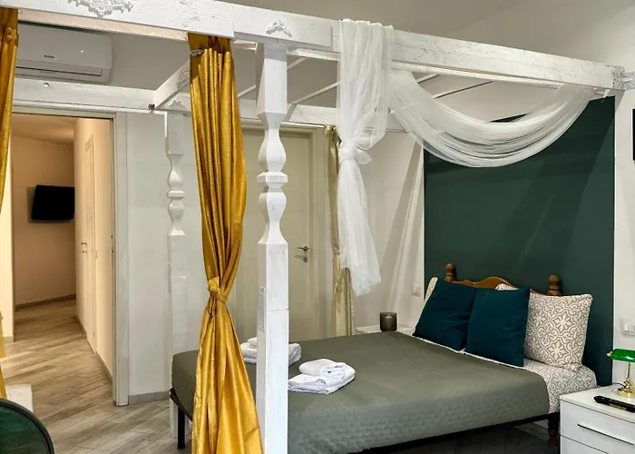 Four Bedroom In The Centre Of The *