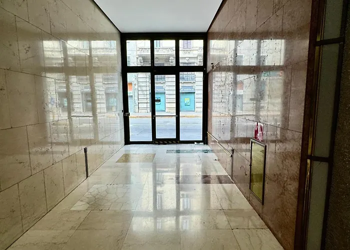 Four Bedroom In The Centre Of The Апартаменты Милан