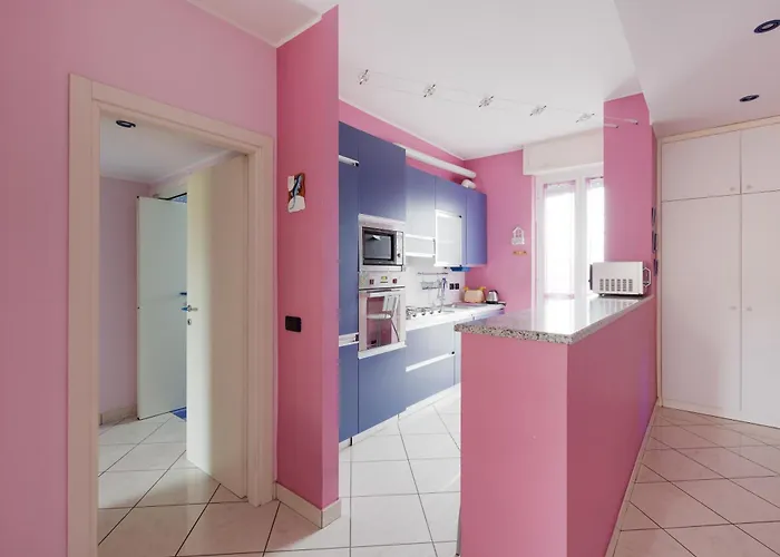 アパート Mac Mahon - Colorful With Balcony! *