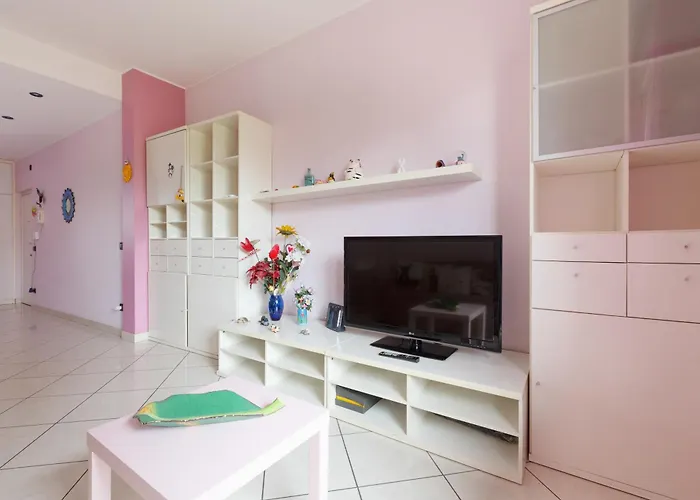 Mac Mahon - Colorful With Balcony! * ミラノ