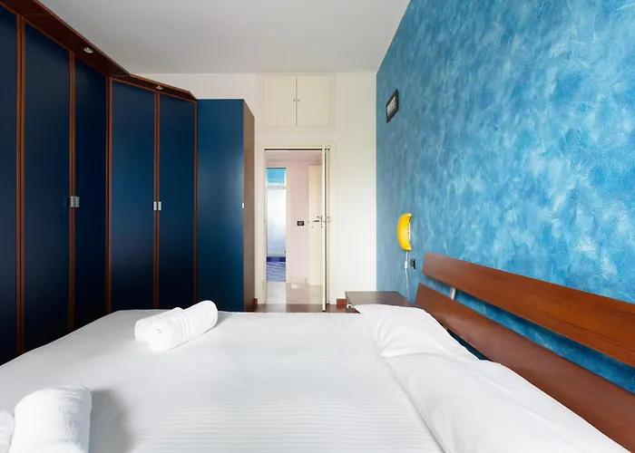 アパート Mac Mahon - Colorful With Balcony! ミラノ