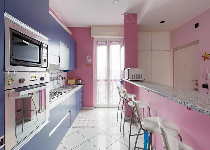 Mac Mahon - Colorful With Balcony!