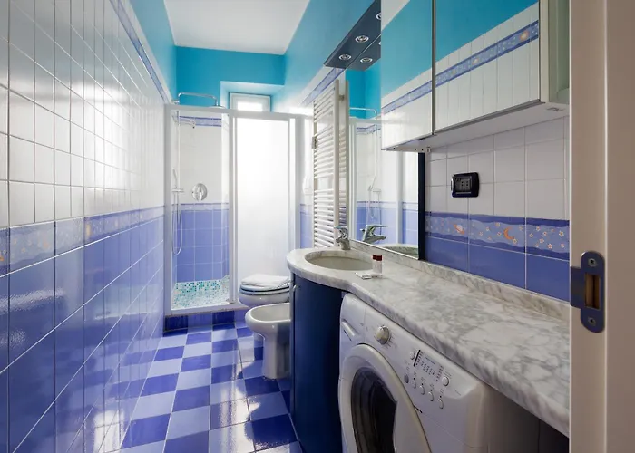 アパート Mac Mahon - Colorful With Balcony!