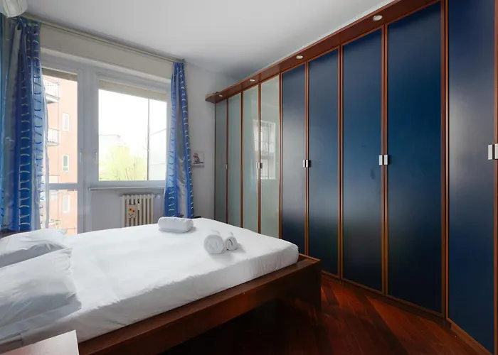 Mac Mahon - Colorful With Balcony! アパート *