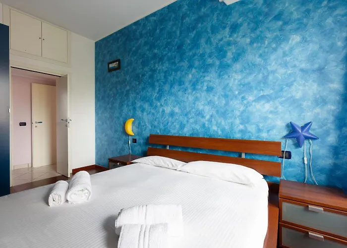 Mac Mahon - Colorful With Balcony!