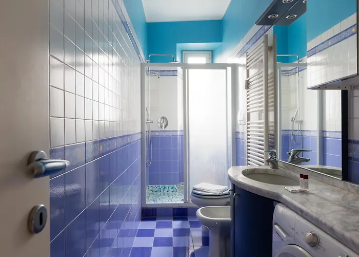 Mac Mahon - Colorful With Balcony! * ミラノ