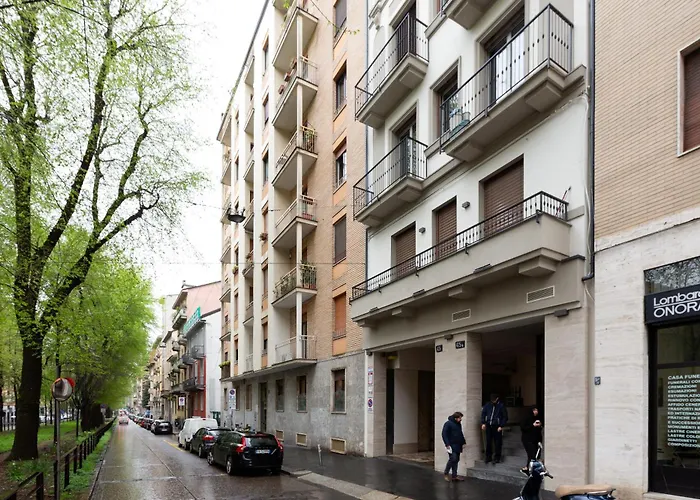 Mac Mahon - Colorful With Balcony! * ミラノ