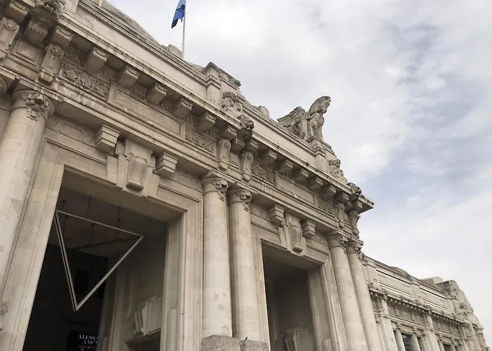 Mansarda Di Nolo-mm Pasteur-red Line * Μιλάνο